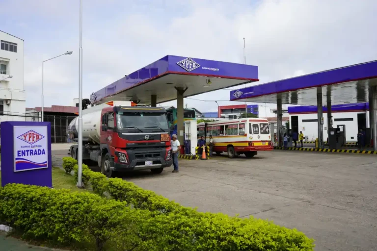 surtidor-gasolina-diesel-YPFB-1068x712-1