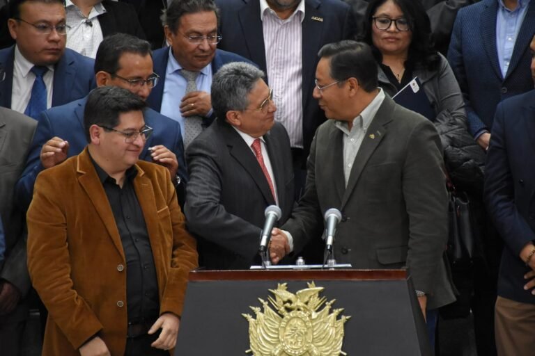 36407_gobierno-y-empresarios-suscriben-acuerdo-de-17-puntos-y-apuntan-al-financiamiento-externo-para-conseguir-dolares-1