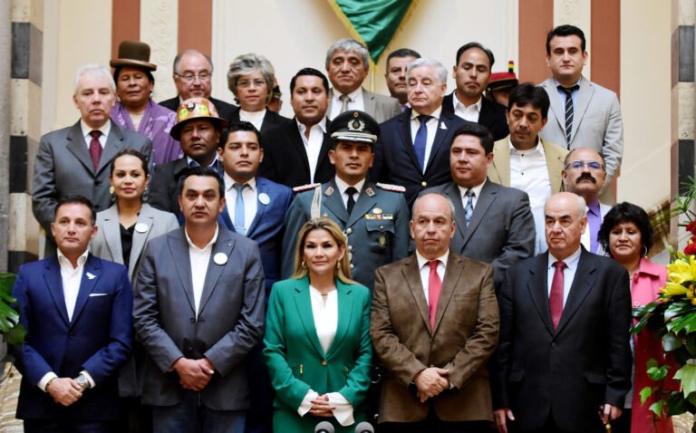 Cabinet_of_Jeanine_Anez._22_January_2020_Ministry_of_the_Presidency_La_Paz._51915467622