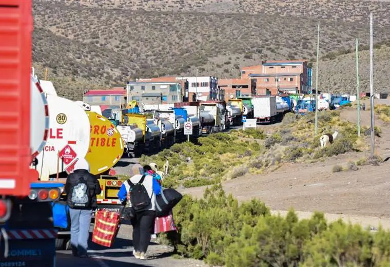 tambo-quemado-con-ruta-bloqueada-foto-archivo_1740737359_760x520