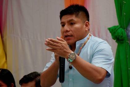 el-senador-evista-leonardo-loza-en-un_101-9963530_20240916114324