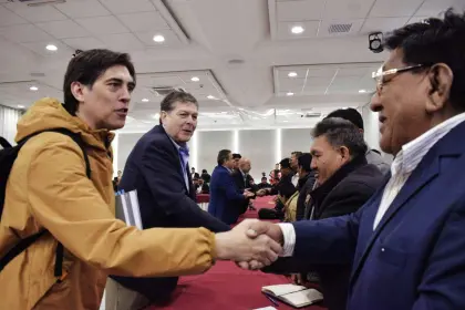 el-ministro-de-obras-publicas-mauri_101-15324107_20260506174012