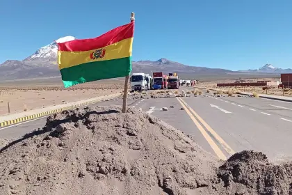un-punto-de-bloqueo-en-la-carretera_101-15912640_20260624161256